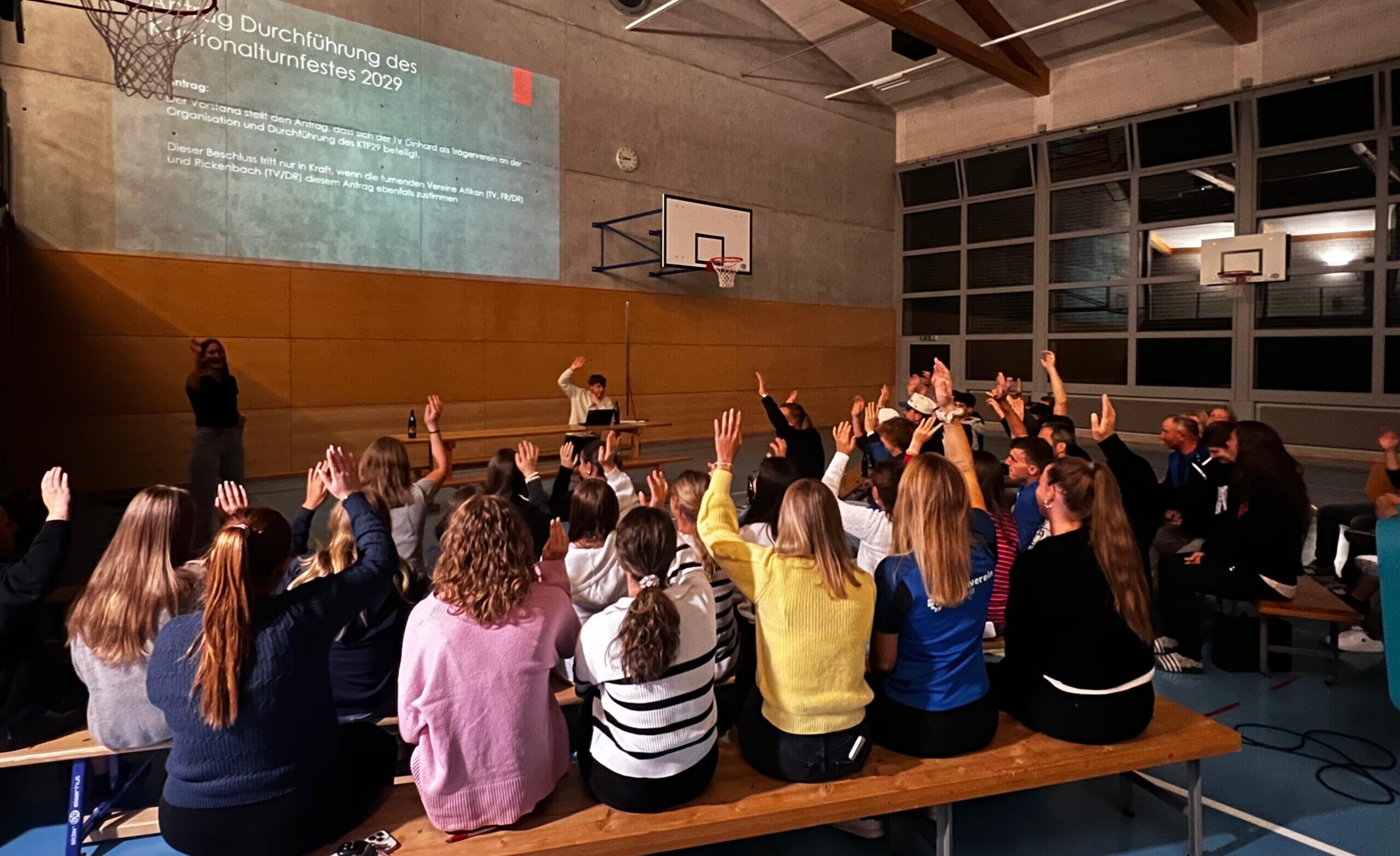 TV Dinhard bei der Abstimmung